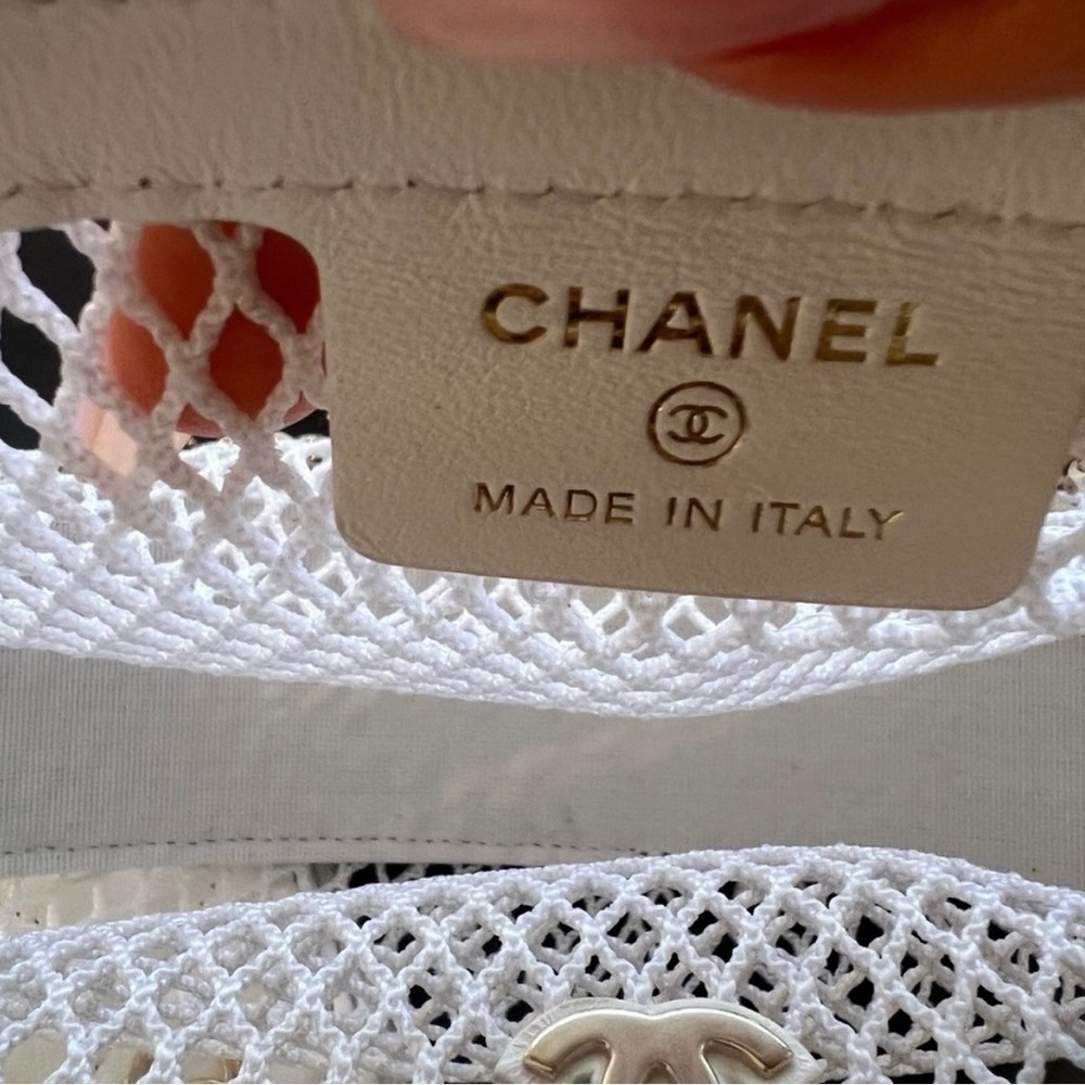 Chanel 2025 White Mesh with chain Shoulder Bag - Picture 8 of 9